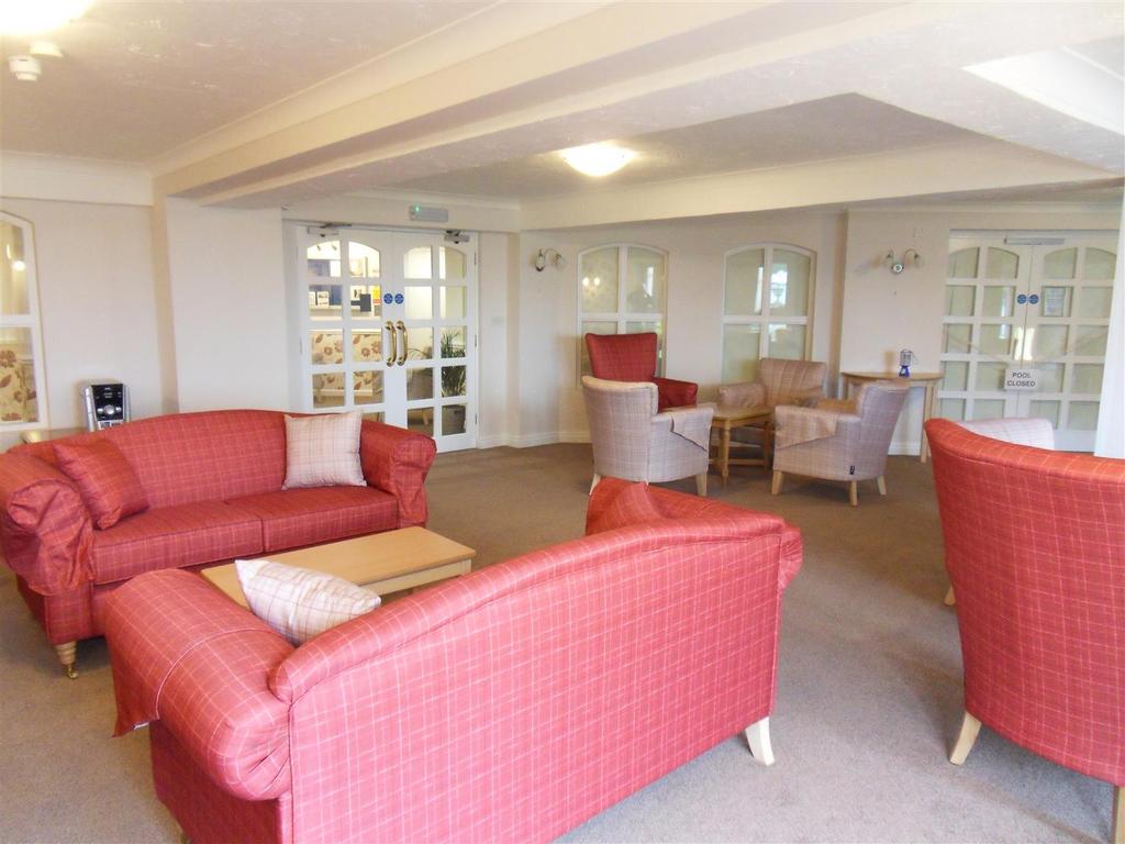 Lounge2.JPG