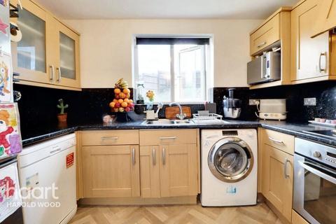 1 bedroom flat for sale, Messant Close, Harold Wood