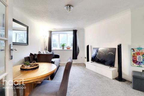 1 bedroom flat for sale, Messant Close, Harold Wood