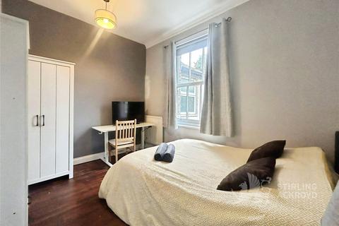 2 bedroom apartment to rent, Farnham Road, Guildford, Surrey, GU2