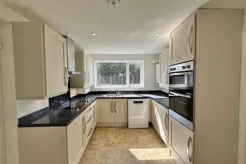 3 Tomlyns Close, Hutton, Brentwood, CM13 1PU