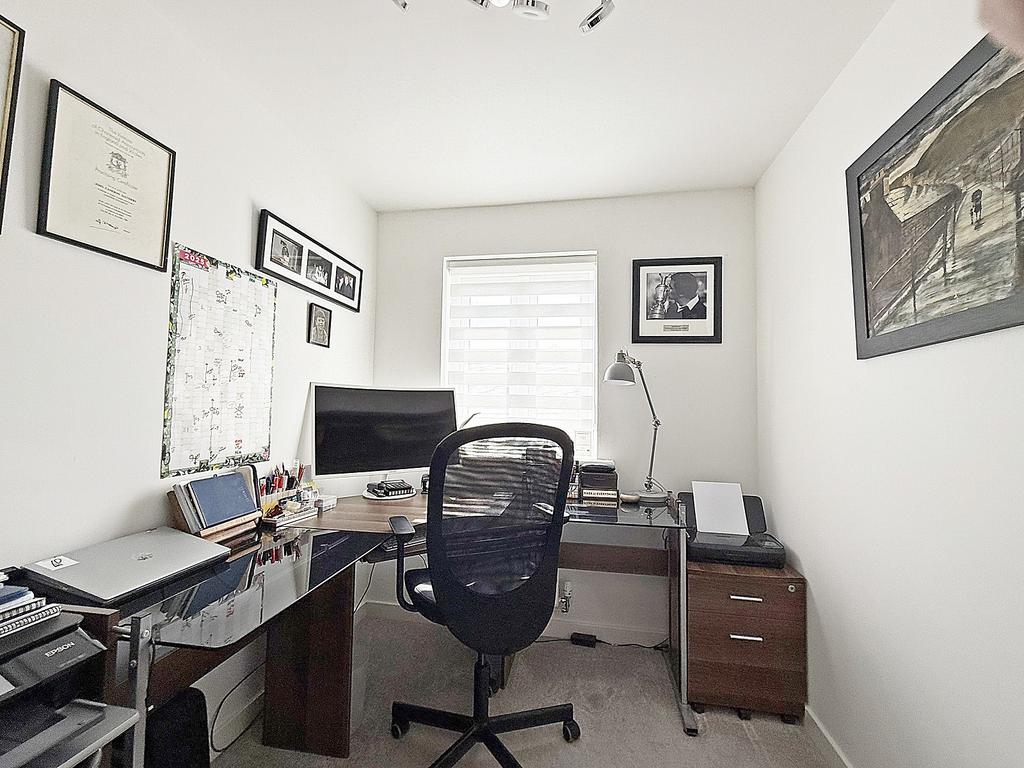 Bedroom 5/ Study