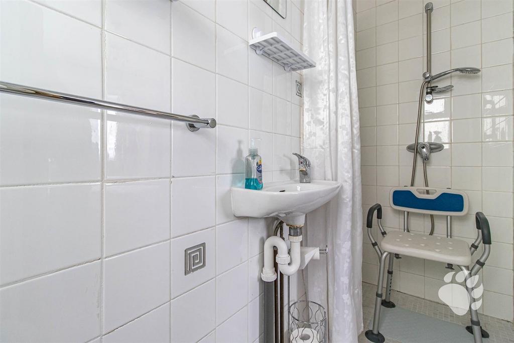 Ground Floor En Suite