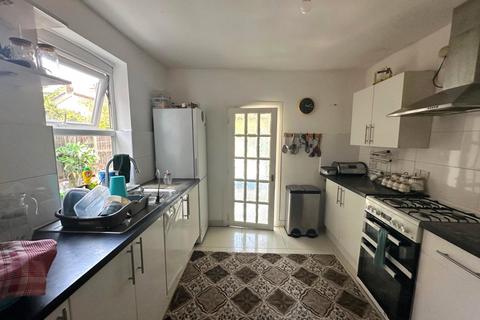 3 bedroom end of terrace house for sale, Engleheart Road, London, SE6
