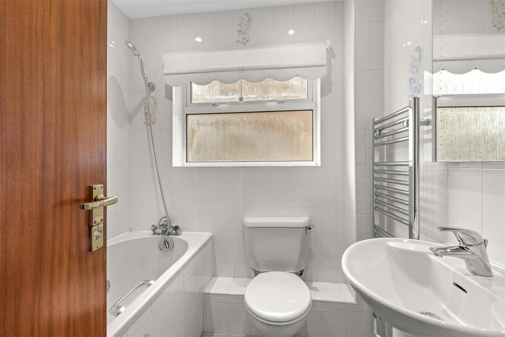 4 Grange Road, HP15 7 QZ NEW-16.jpg