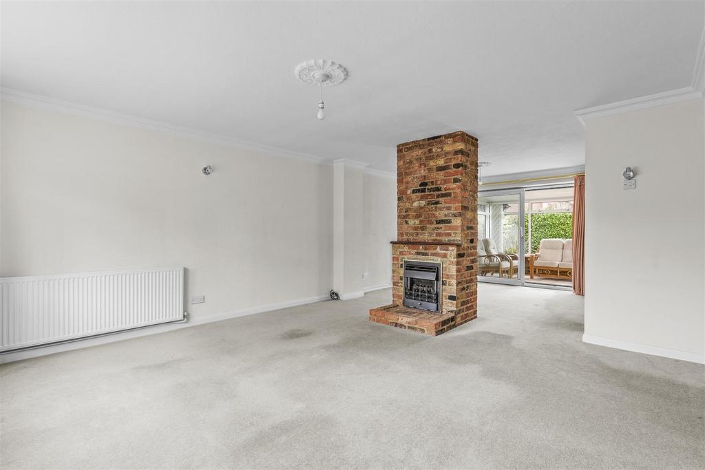 4 Grange Road, HP15 7 QZ-6.jpg