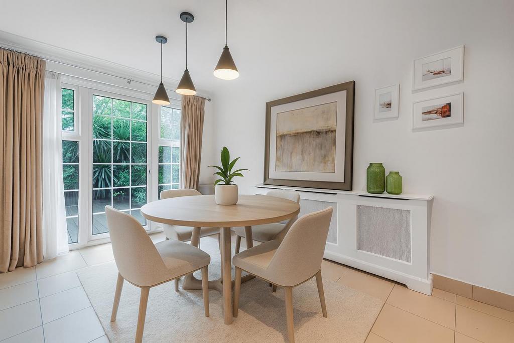 38 The Marlowes, St. Johns Wood, London, NW8 6 NA (