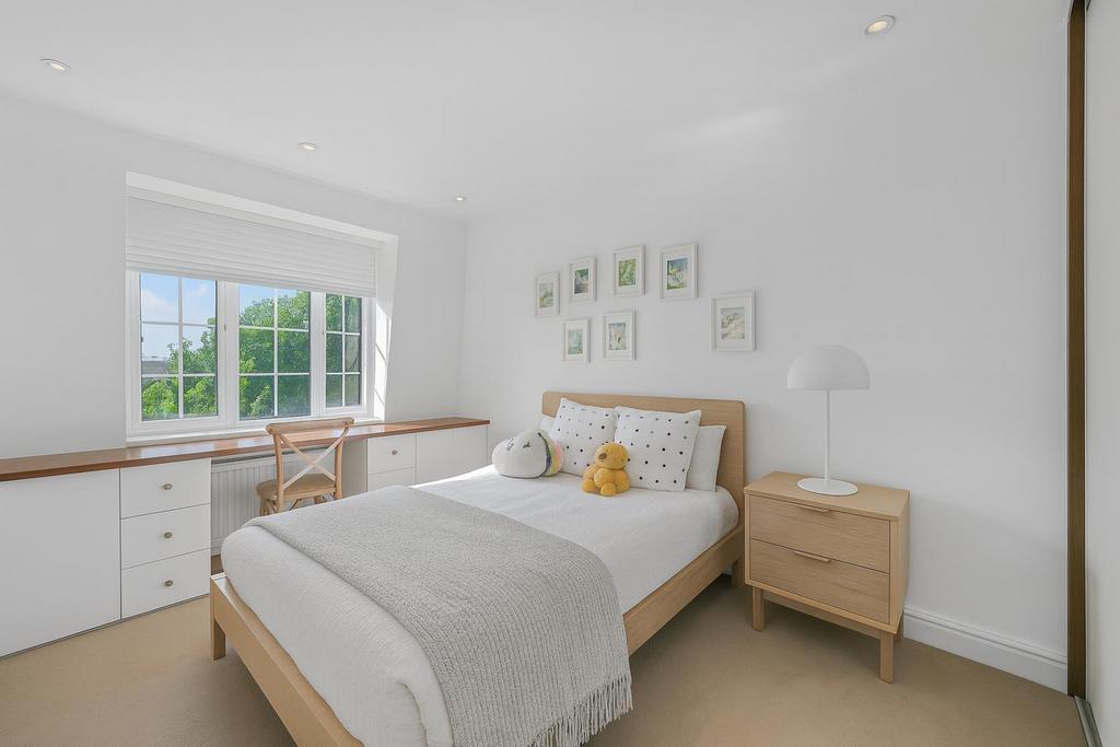 38 The Marlowes, St. Johns Wood, London, NW8 6 NA (