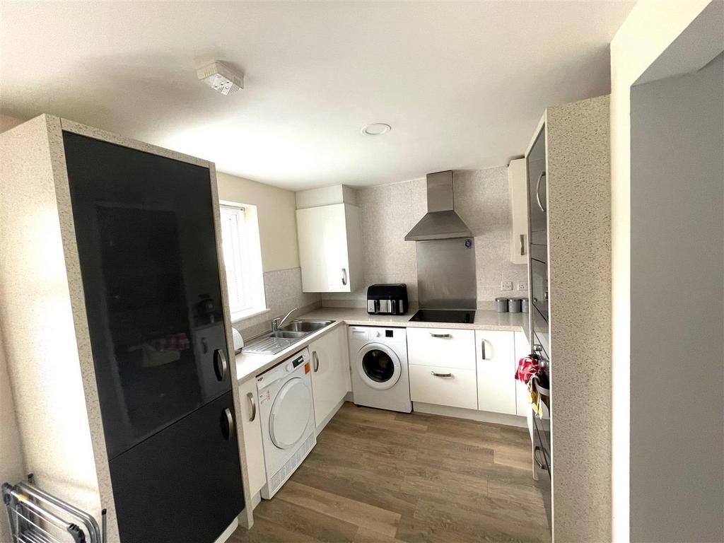 Kitchen 1.jpg