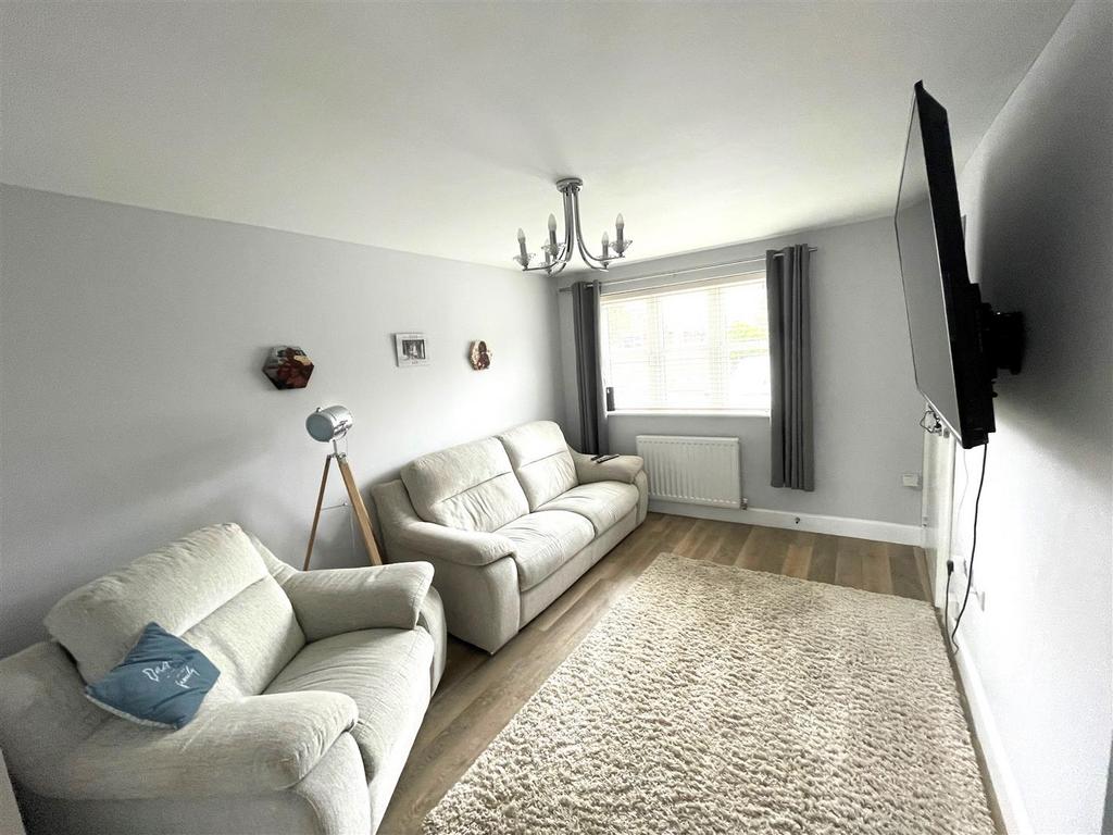 Lounge 1.jpg