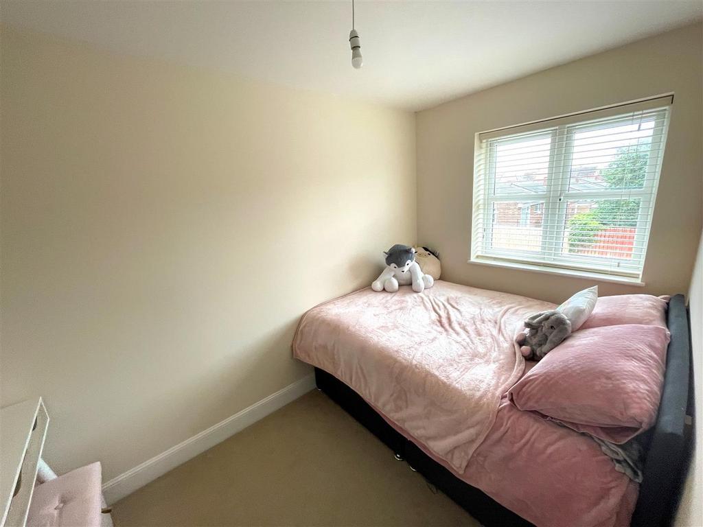 Bed 2.jpg