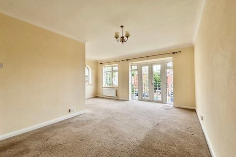 2 bedroom flat for sale, Garden Close, Bexhill-on-Sea, TN40