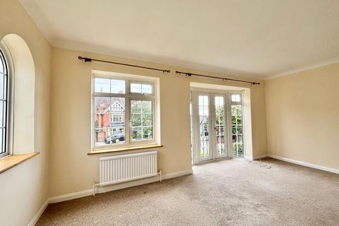 2 bedroom flat for sale, Garden Close, Bexhill-on-Sea, TN40