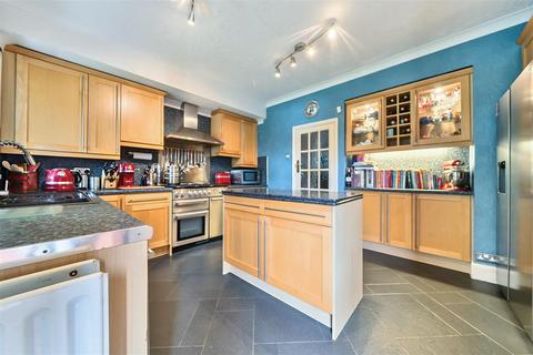 4 bedroom semi-detached house for sale, Carmarthen Avenue, Drayton