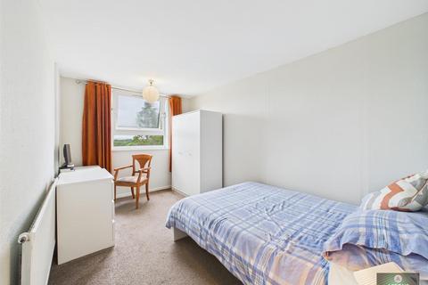 2 bedroom flat for sale, Milton Mount, Crawley RH10