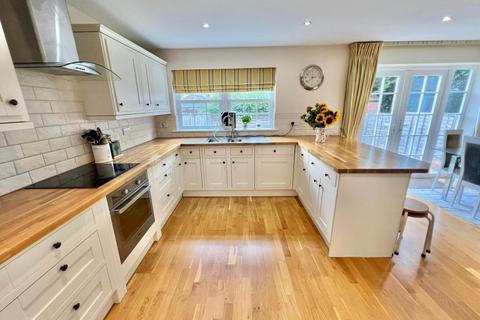 5 bedroom detached house for sale, Kensington Road, Brentwood CM15