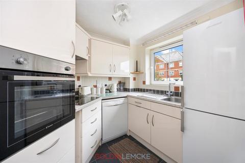 2 bedroom retirement property for sale, Amber Court, Holland Road, Hove