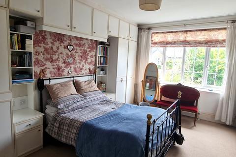 2 bedroom flat for sale, Chatsworth Road, London NW2