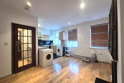 1 bedroom apartment to rent, Streatham High Road, London