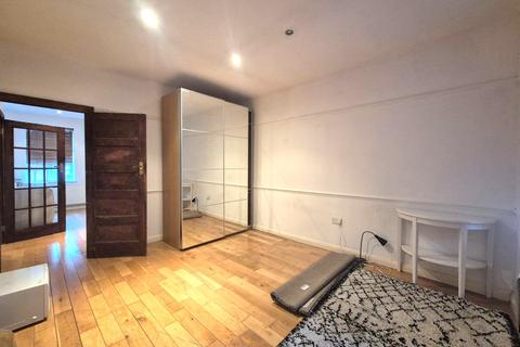 1 bedroom apartment to rent, Streatham High Road, London