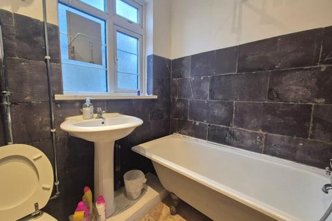 1 bedroom apartment to rent, Streatham High Road, London
