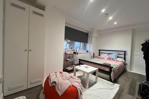undefined, Kingston Road, New Malden KT3