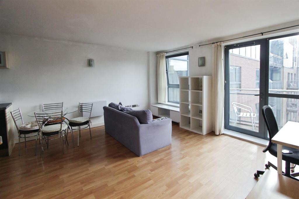 F85f96d0-Living 20 Area.JPG