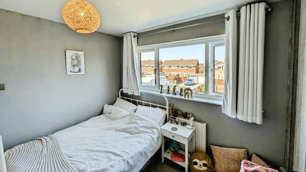 145 Finch bed 2 a.jpg