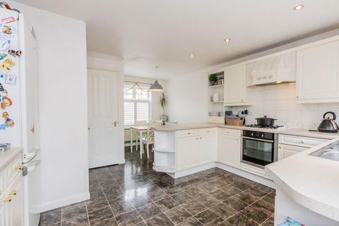 4 bedroom detached house for sale, Walking Distance To Staplehurst Station
