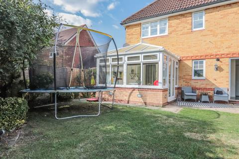 4 bedroom detached house for sale, Walking Distance To Staplehurst Station