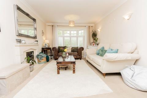 4 bedroom detached house for sale, Walking Distance To Staplehurst Station