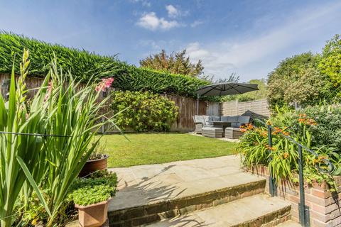5 bedroom detached house for sale, 1.4 Miles From Etchingham Train Station in Hurst Green