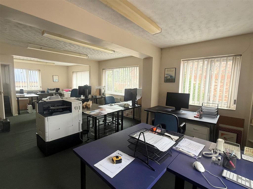 Office 1.jpg