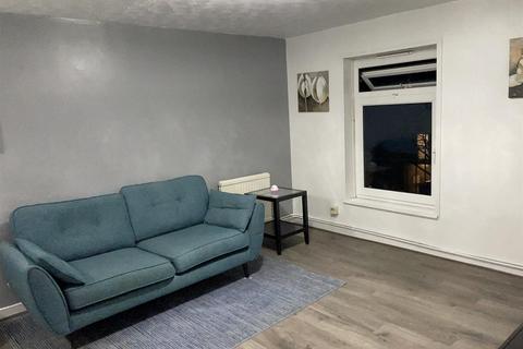 undefined, Cobden Close, Uxbridge UB8