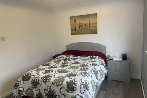 undefined, Cobden Close, Uxbridge UB8