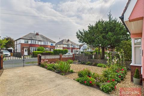 3 bedroom semi-detached house for sale, West Park Avenue, Scarborough