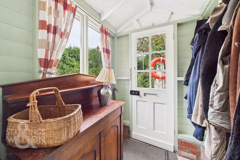 1 Church Path, Earsham, Bungay, NR35 2TX