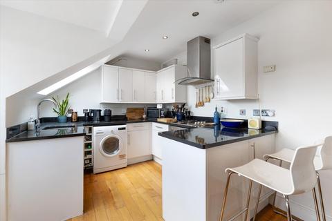 2 bedroom flat for sale, Balham Park Road, London, SW12.