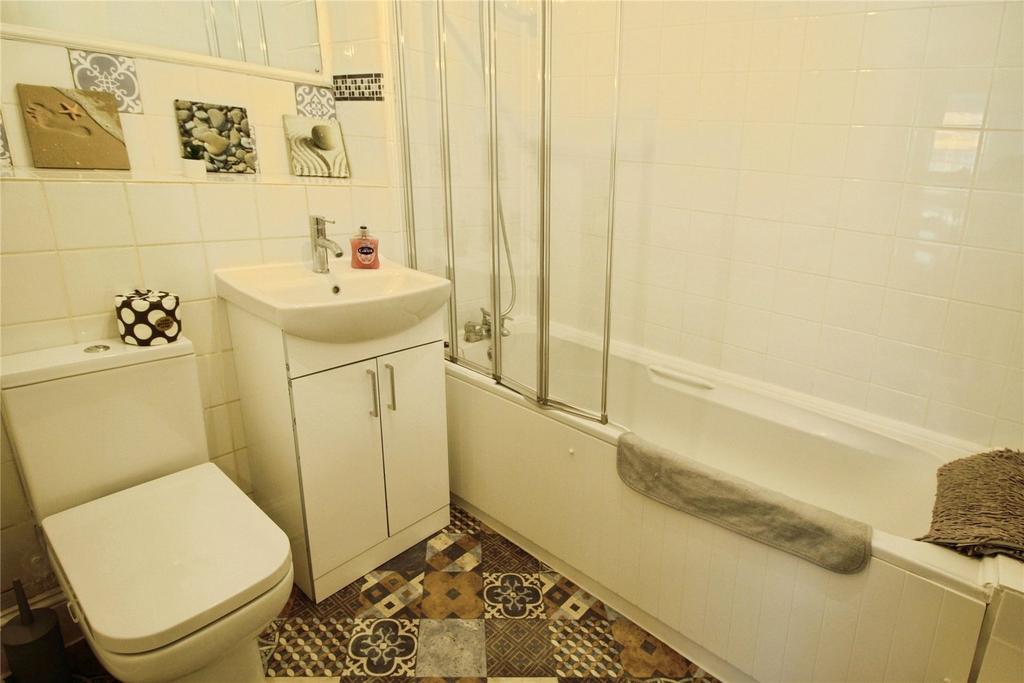 Spacious Bathroom