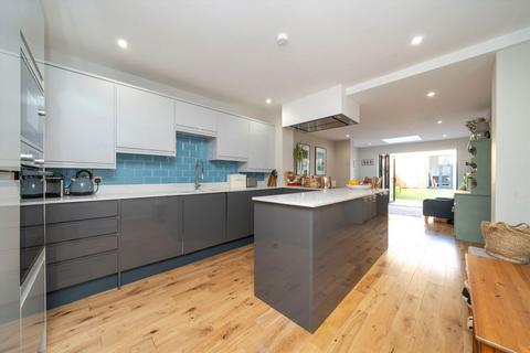 undefined, The Bittoms, Kingston Upon Thames KT1