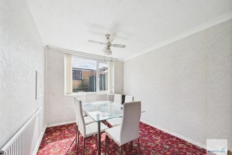 3 bedroom semi-detached house for sale, Tiverton Close, Hucknall