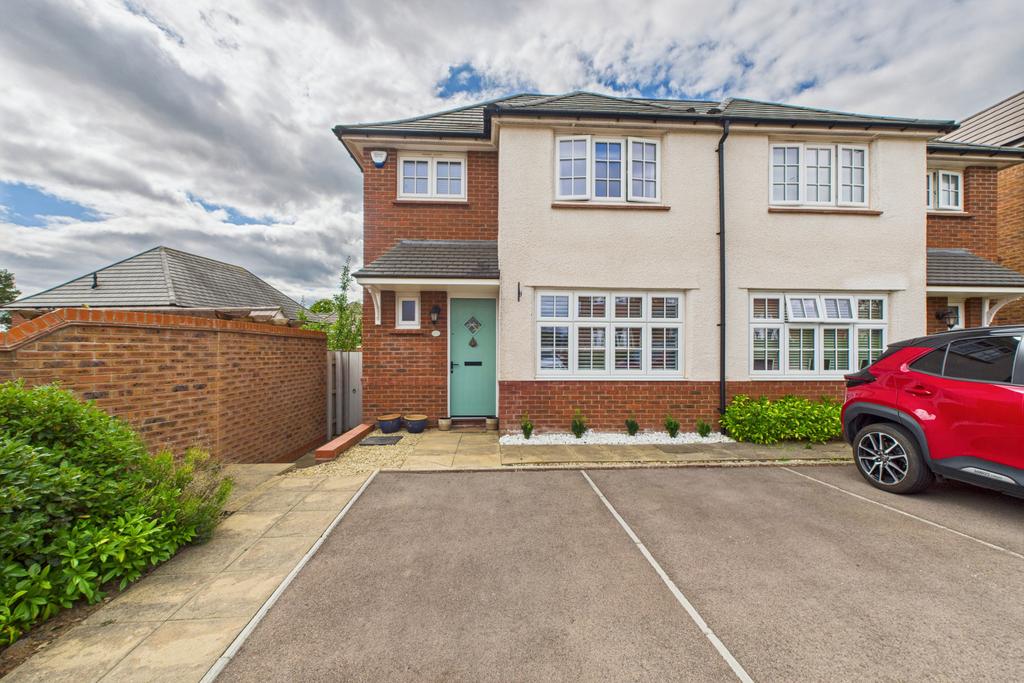 Immaculately presented three bedroom redrow herit