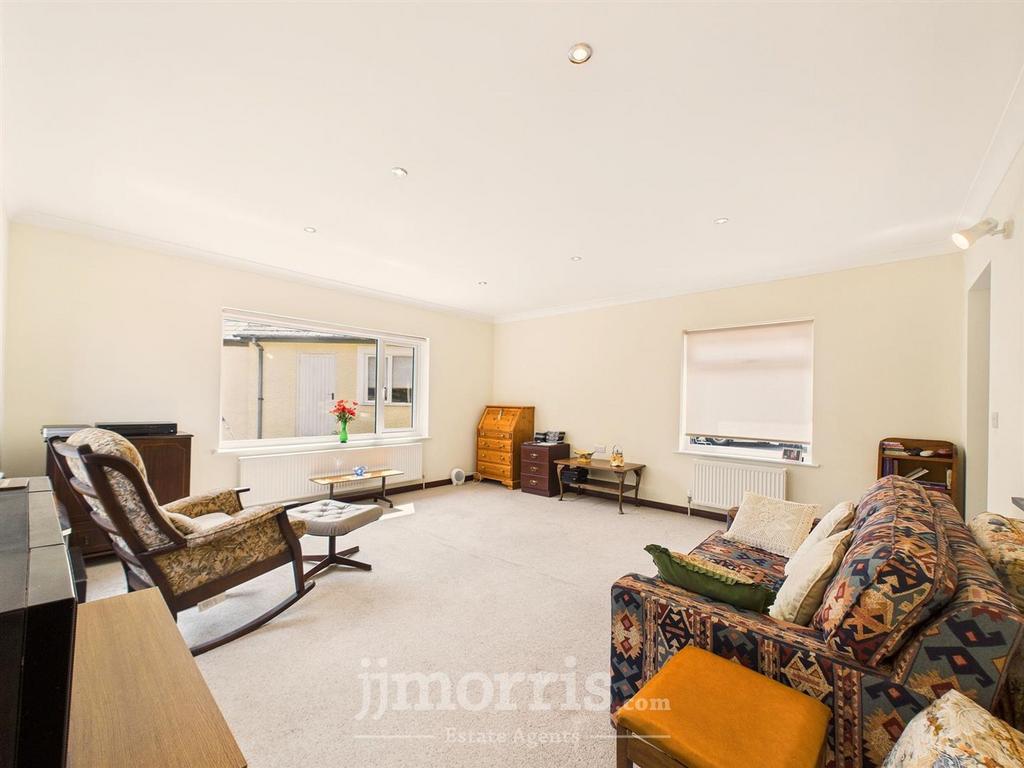 Bedroom 1/Lounge