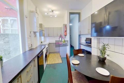 1 bedroom house to rent, Carlton Road, Salford M6