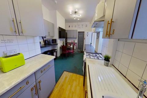 1 bedroom house to rent, Carlton Road, Salford M6