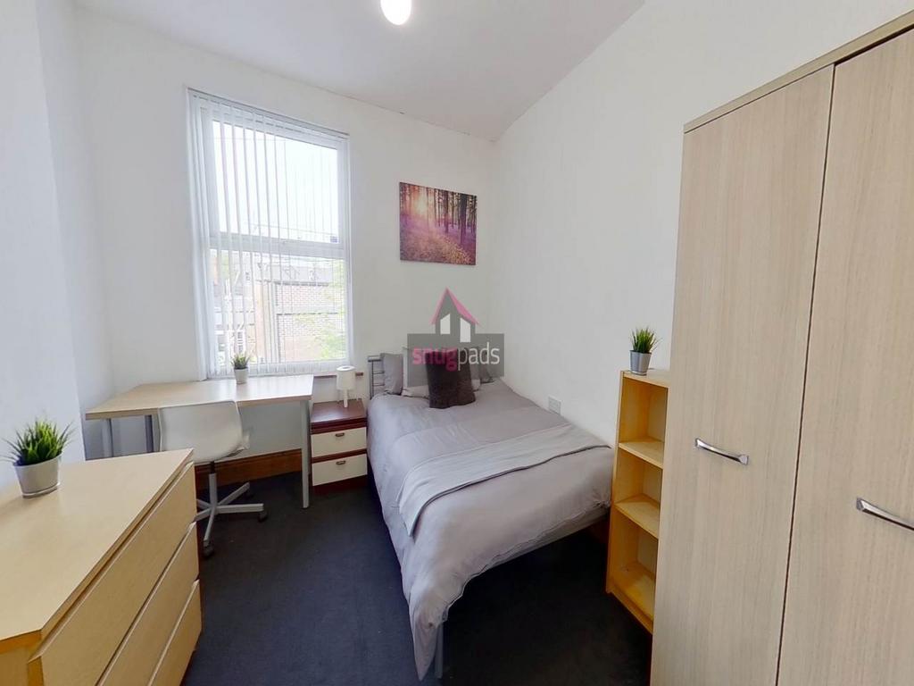 Bright and tidy single bedroom featuring a comf...