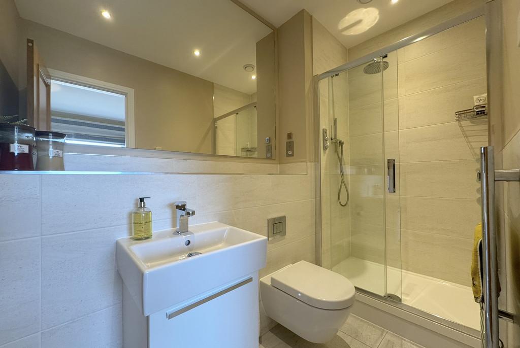 12 RW En Suite 3