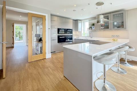undefined, River Walk, Lymington SO41