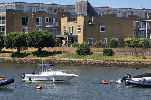 4 bedroom villa for sale, River Walk, Lymington SO41