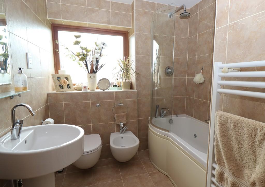Family Bathroom 25-07-2025 15-26-52